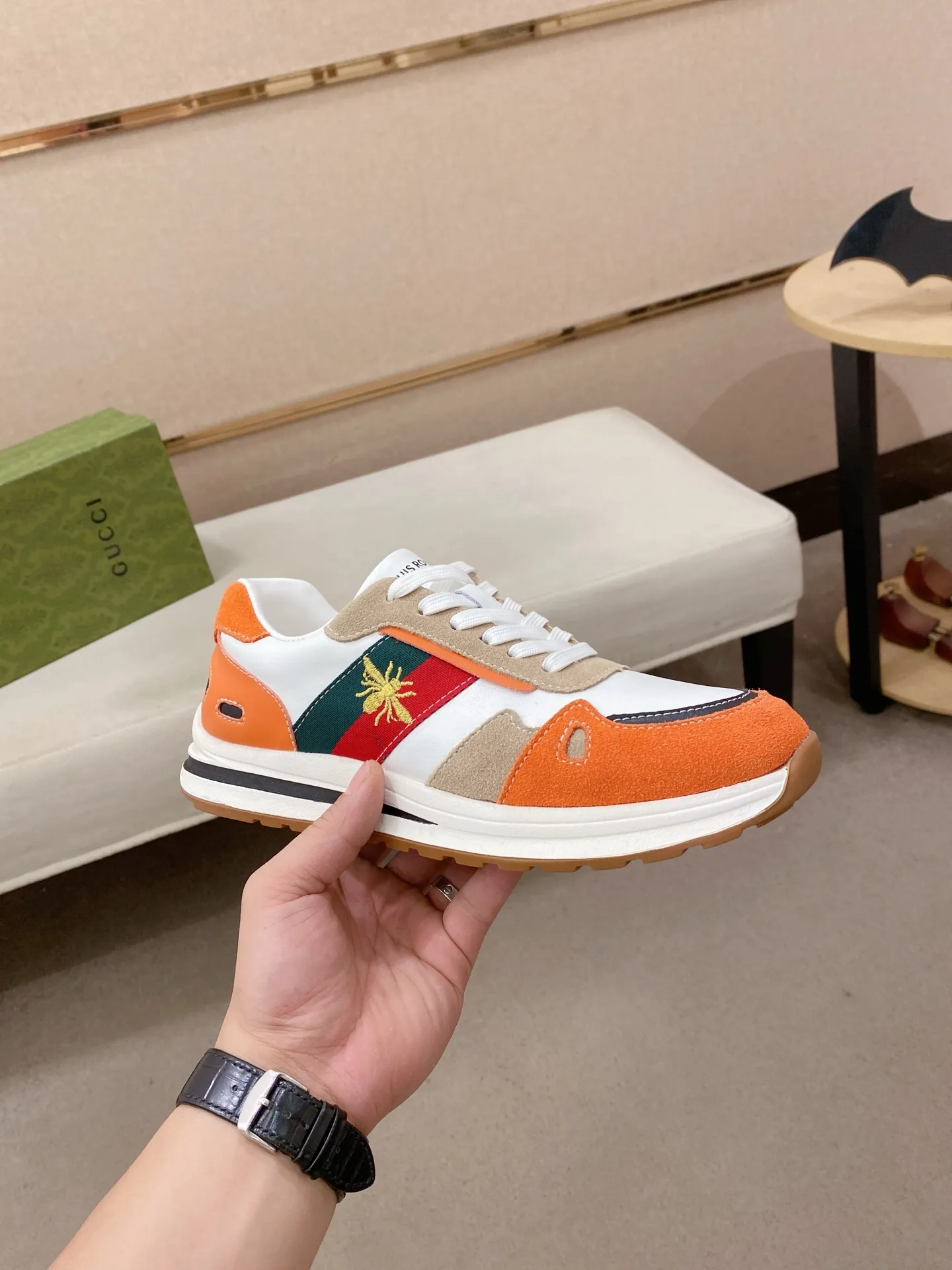 Men's shoes 💰 420💰🇮🇹🇮🇹GUCCI (Gucci) top 🔍🔍 new models are on sale at the same time, uppers 🇮🇹 imported first-layer cowhide from Italy. Fully imported genuine leather lining💪💪, completely 1⃣️ to 1⃣️🇮🇹💪💪, ⚠Sole: Original sole provided by the original factory, exclusive movable molded sole super comfortable, ⚠Original factory single goods, 🔍🔍high quality, you can come in and out at will, welcome to compare⚠. Code number:38-44